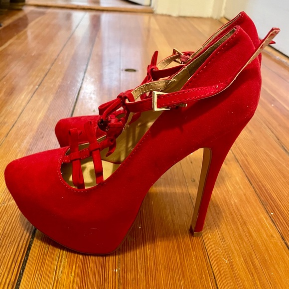 Classic red stilettos 👠 - Picture 5 of 6